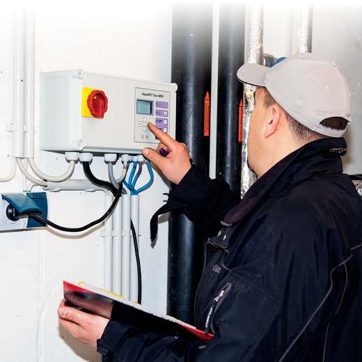 The warning and control units with potentialfree contact can be connected to the building management system (BMS).