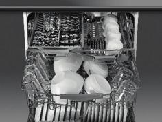 LOADING EXAMPLES OTHER CONFIGURATIONS On some models, in addition to the cutlery basket, a cutlery tray is provided: There are many different configurations to make