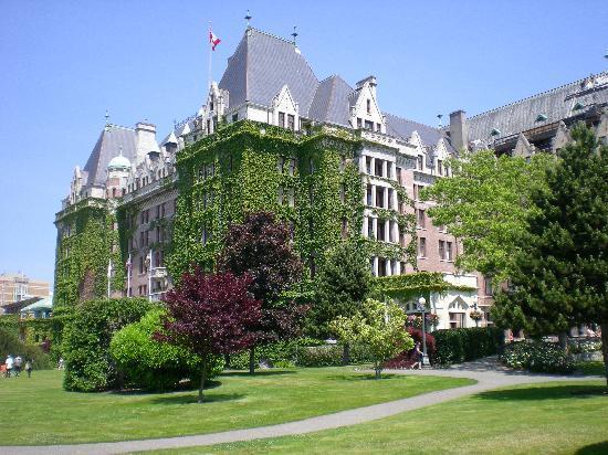 Fairmont Empress Hotel Saturday, May 14: Today you will be visiting some of Victoria s most beautiful and private gardens. The Uplands is one of the earliest planned communities in British Columbia.