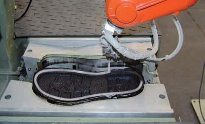 Headline 1 Precise Robot for spraying glue Best bonding of sole layers rubber-pu