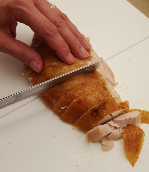 RECIPES Carving a Turkey Carving a turkey is easier than you think especially with your new Electric Knife! Just follow the steps below and take your time. Enjoy! 1.