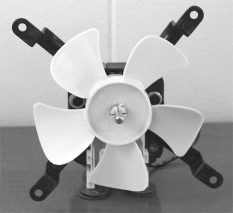 35 amps, 2 speed 3000/1500 RPM 4" fan blade installed Replaces Several Howard Mounts Spider Mount Models Use to replace axial type fans, pancake fans or for any easy mount to a