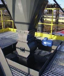 The roof (4) is suited for fixing a pneumatic conveyor system smoke cyclone.