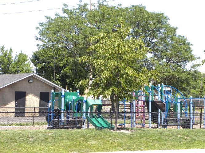 Many recreation programs use the park, including SEASPAR Two high quality baseball fields Small parking lot at northwest; Community Center overflow parking is allowed by adjacent manufacturing areas
