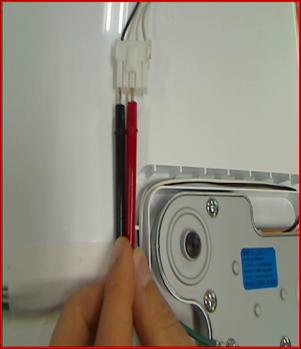 11-5 AC Motor ASSEMBLY Function The motor in the door pushed the ice into the dispenser. How to Measure < In-door Motor > < In-door Motor > 1 Separate the housing.