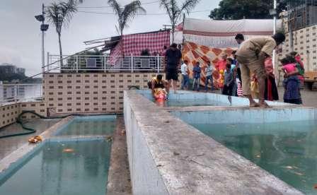 The festival is marked by public processions carrying Ganesh idols and commemorating at the river bank where the idols are immersed.