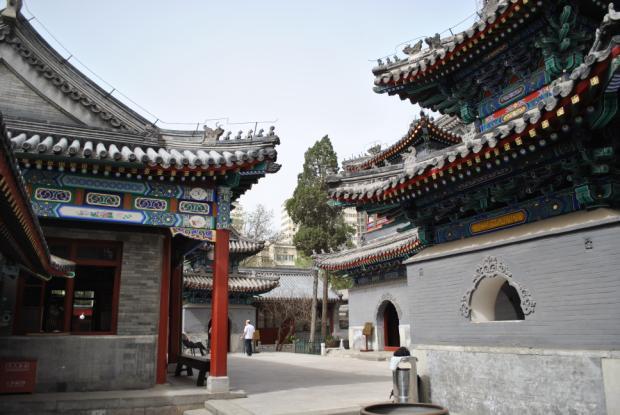 12 ii. During the afternoon, a visit to the oldest mosque in Beijing, the Niujie Mosque was held.