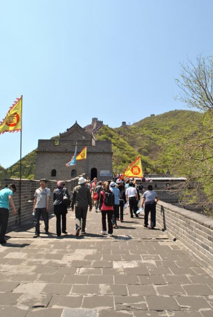 The wall measures 6,400km long, from Shanhaiguan to the Bohai Gulf in the east, which is located near the borders of China and Manchuria, all the way to