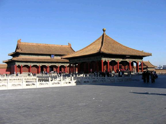 The palace was used as the dwelling place of the emperor and his family, in addition to serving as a recreation area and political centre for almost 500 years.