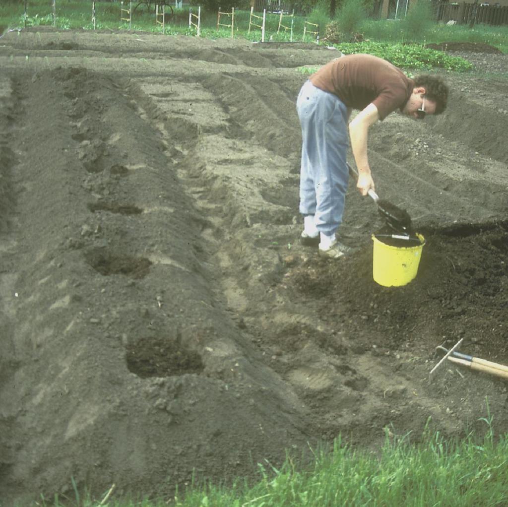 Feed your soil, not your plants (Thomas Jefferson) What Makes A Healthy Soil - Soil Type - Correct ph Range -