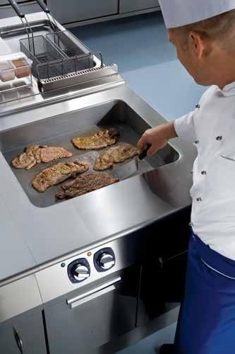 stainless steel) ensures uniform cooking throughout Rounded corners and edges for easy cleaning Thermostatically controlled temperature ranging from 100