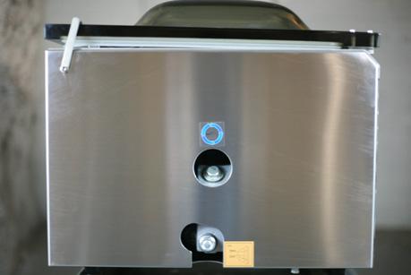 Important Safeguards Set Up - Adding Oil For your safety, always follow these basic precautions when using a VacMaster VP80 Chamber Vacuum Sealer: Read all instructions in this User s Manual before