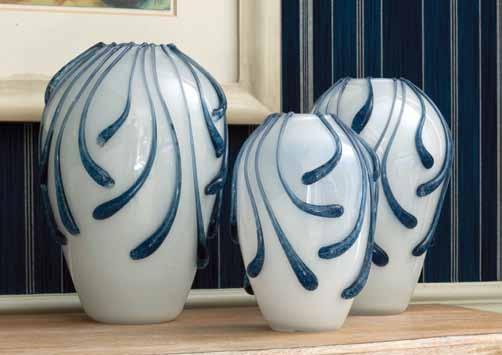 vases in a variety of colours have great