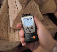 In addition to material moisture, testo 606-2 also measures air moisture and temperature. In this way, drying conditions, for example, can be reliably assessed on-site.
