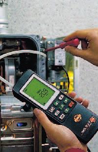 50 Pressure measurement for gas and water installation testo 312-2/-3 The testo 312-2 and 3 manometers are DVGW approved and correspond to TRGI for all pressure adjustments and pressure inspections