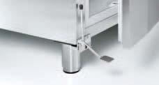 With a height of 11 mm, the sturdy castor base makes it easier to move refrigerators from place to