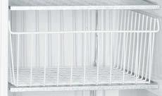 The tough plastic-coated wire shelves have a loading capacity of up to kg.