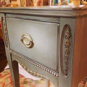 DROPS CAN REFRESH ANY TABLE OR CHEST This lovely bedside table has 3