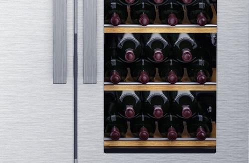 28 bottles can be stored here in adjustable temperatures between +5 C and +20 C.