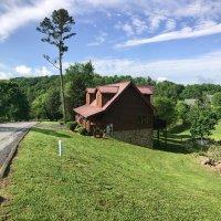 Get to all of the attractions of Pigeon Forge and the natural beauty of the Smokies in just minutes from this beautiful log cabin.