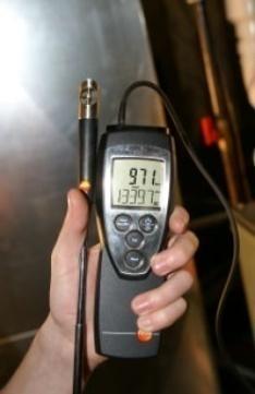 The refrigerant charge can be checked very accurately without gauges