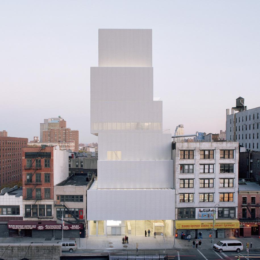 SPRING 2015 Comprehensive Design Studio Patrick Tighe ARCH 605B: Comprehensive Studio USC Semester: Spring 2015 New Museum 235 Bowery Street, NYC BETWEEN SURFACE AND VOLUME New Museum / Los Angeles