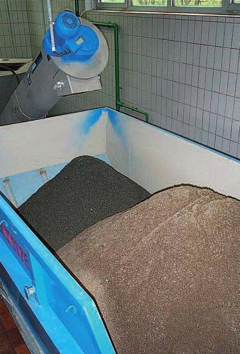 Grit Treatment Grit and mineral material from wastewater treat ment plants or sewer and road cleaning is very variable and can either be more or less contami nated with organic or other foreign