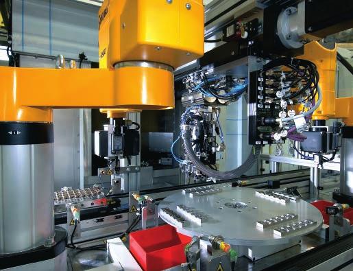 Modular robot cells with separate control unit are easily integrable into the existing machines. Parts cleaning with the advantage of automation.