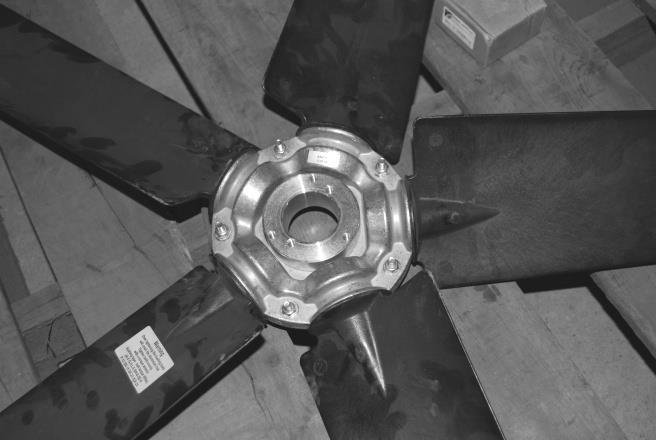 circle, in the form of washers, and/or longer bolts, or an additional balancing nut. Number the blades and blade sockets, so that they are replaced into their original position.