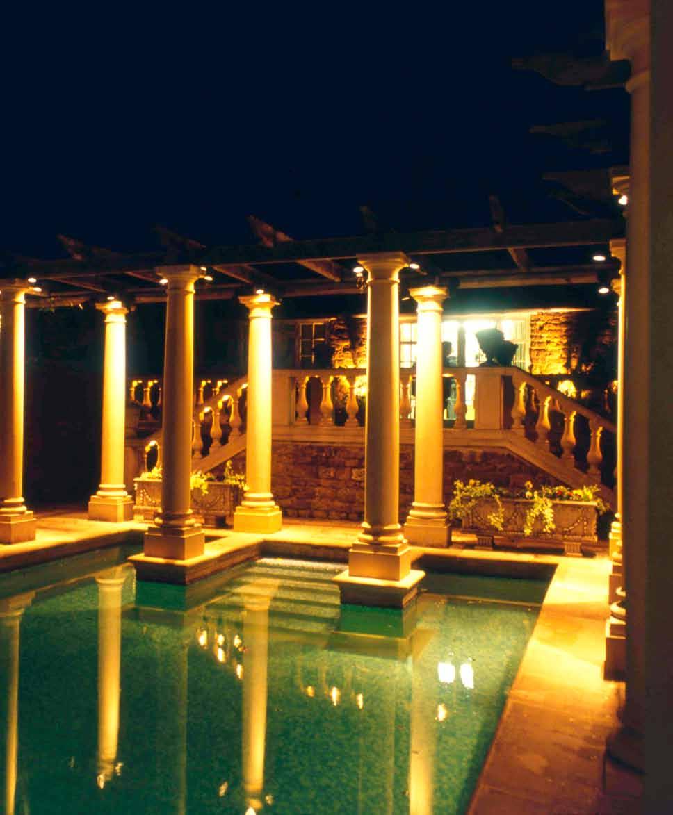M7 Columns have been used to create a spectacular poolside