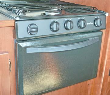 NOTICE Turn off the range and allow it to cool before closing the range cover. The range cover is made of glass and may shatter when heated.