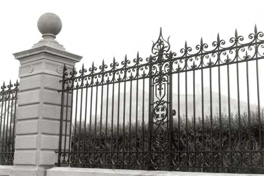 AN IMPOSING GATE AND A WELCOMING BOULEVARD YOU ALWAYS DESIRED.