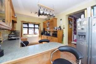 - 5 - BREAKFAST KITCHEN (18 2 x 10 5 approx) Excellent range of oak fronted wall and base units along with laminate worktops incorporating a 1½ bowl sink and mixer tap and drainer.