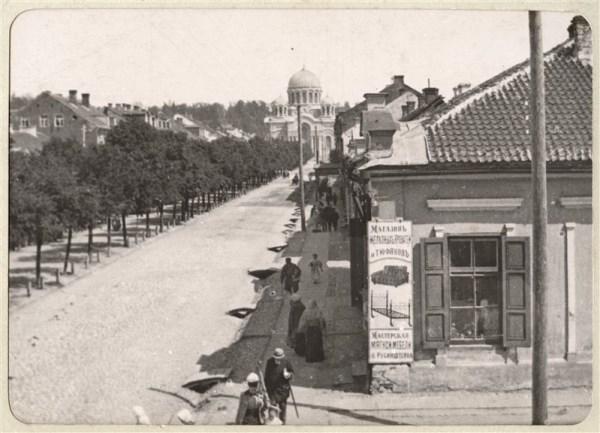 Liberty Avenue (then Tzar Nicholas Avenue), early XX century; Liberty Avenue today; While examining the development of Green Architectur in Lithuanian cities