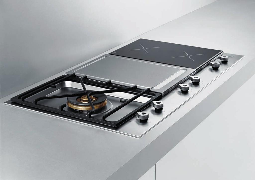 22 Segmented hobs Bertazzoni s award winning segmented hobs provide you with the greatest versatility in the kitchen. The low-edge 90cm hobs are cleverly designed with three 30cm segments.