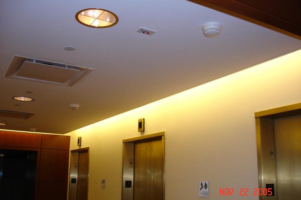 19 21.3 Elevator Recall 21.3.5* A lobby smoke detector shall be located on the ceiling within 21 ft.