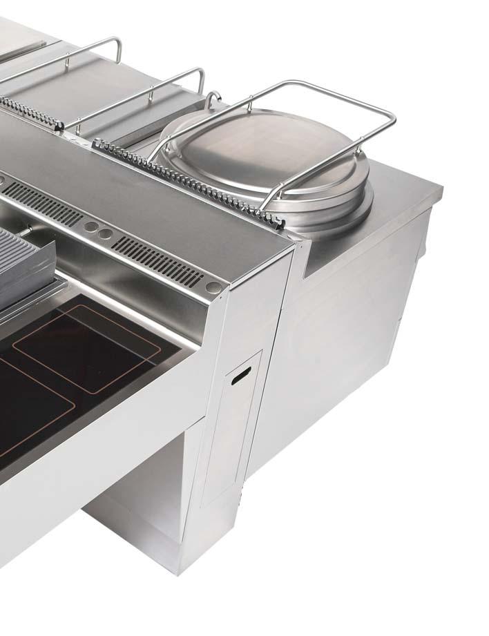 INDUCTION Module with 2 large induction hobs 2 generators for intensive use : 2x5 kw on 900, 2x3 kw on 700 range Heating starts immediately by contact with the utensil Power matches utensil size