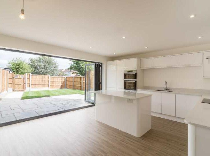 The Willows 65a Periwinkle Lane Hitchin Hertfordshire SG5 1TZ Guide Price 685,000 A brand new semi-detached family home that has been designed with the focus of providing impressive