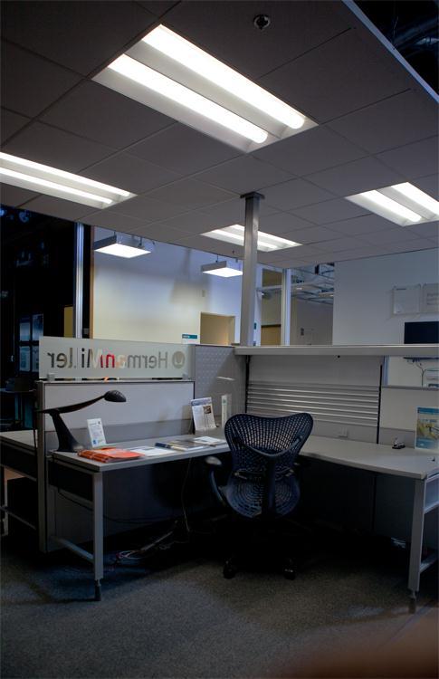 MULTI-LEVEL LIGHTING CONTROLS Each luminaire must meet every step of the multi-level control requirement.
