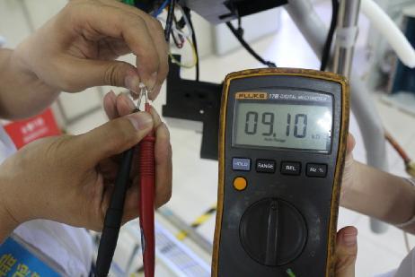 9.3.5 Open circuit or short circuit of temperature sensor diagnosis and solution(e5) Error Code E4/E5/F1/F2/F3 Malfunction decision conditions If the sampling voltage is lower than 0.