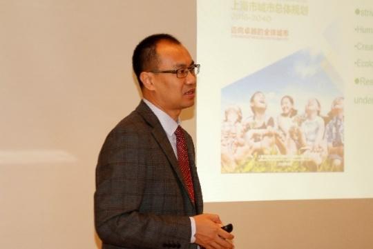 Strategies and practices of land consolidation in metropolis: a case study of Shanghai Prof. Dr. Zhengfeng Zhang Department of Land and Real Estate Management, Renmin University of China Prof.
