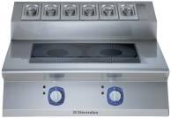 Fastest heat-up time with highly sensitive temperature control 1 Cooler kitchen environment by minimising heat dispersion. Only operates when in contact with induction friendly pan 1 Two or four x.