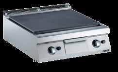 GAS SOLID TOPS AND HOB COOKING TOPS THE CONQUEST OF SPACE A LOT OF SPACE AND HIGH TEMPERATURES The solid top is equipped with a large cast iron hotplate with a useful surface for resting pots on