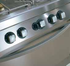 This way, ideal cooking conditions are created for the best results no matter what the preparation. The internal chamber is made of black, enamelled steel, to make cooking more effective.