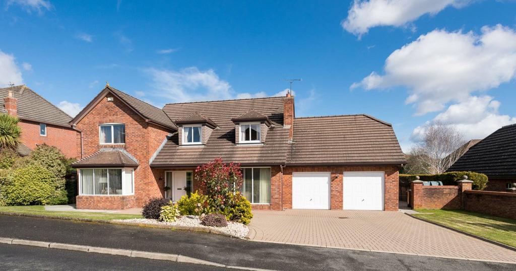 Estate Agent of the Year Northern Ireland 2016 11 Carnesure Manor Comber, BT23 5SJ ASKING PRICE 395,000 Rarely do one of these fine detached family homes