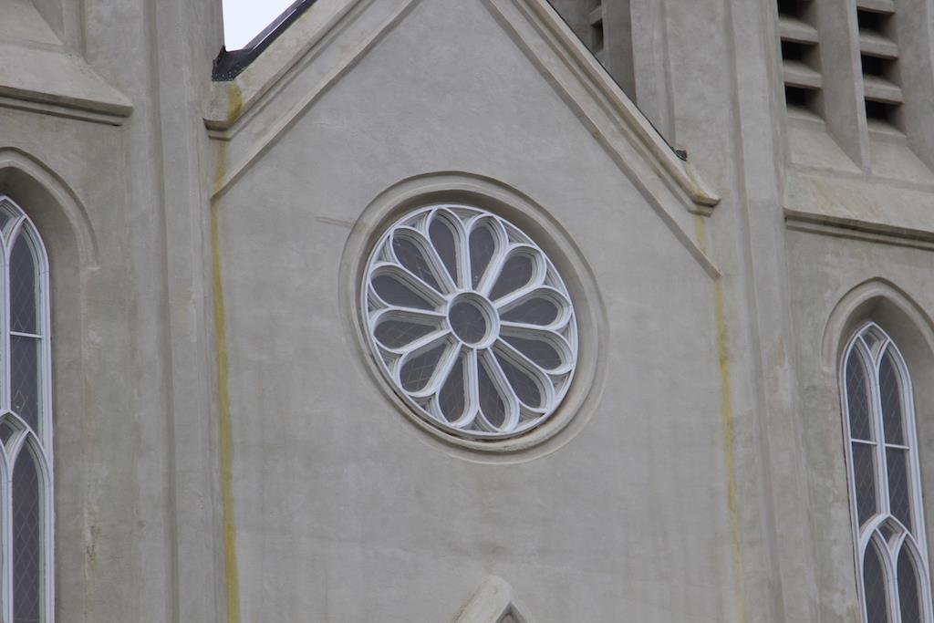 Details of wall and rosette window