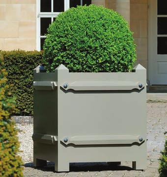 THE WADHAM The Wadham is a solid planter with rugged good looks and structural detailing that lend character as well as strength.
