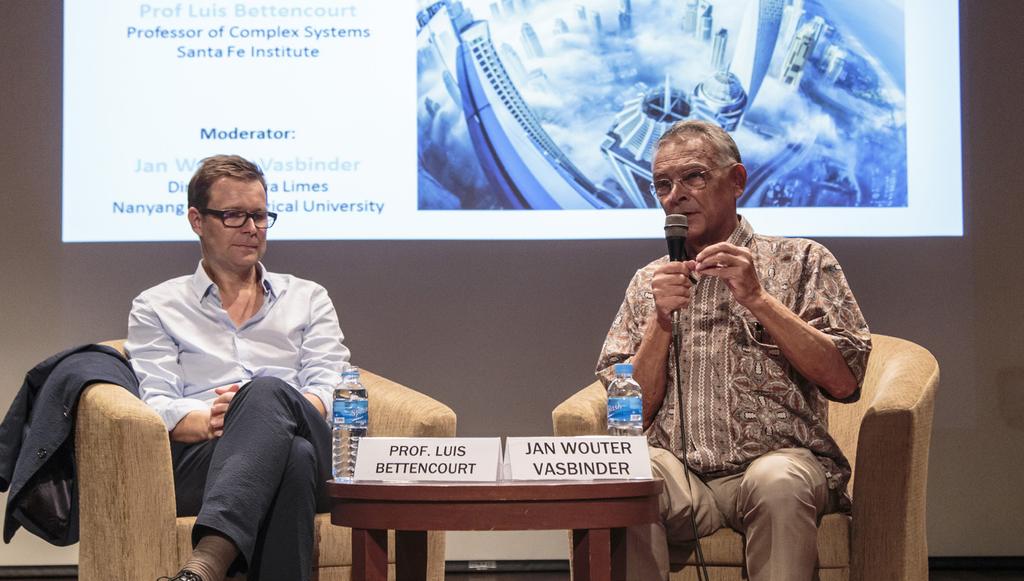 Highlights from Q&A Moderator Jan Vasbinder moderating the Question & Answer session The Q&A session was moderated by Jan Wouter Vasbinder, Director of Para Limes at the Nanyang Technology