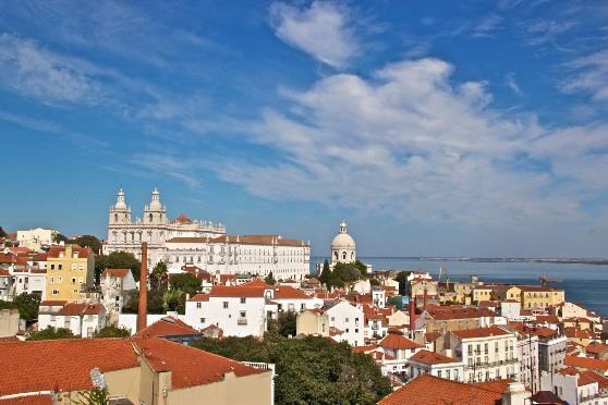 Great Buildings & Gardens of Portugal 5-10 November 2018 led by Barbara Peacock MA FRSA WESSEX FINE ART STUDY TOURS Introduction This tour will explore many of the architectural and artistic delights