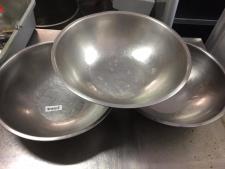 135 (3)Stainless steel bowls